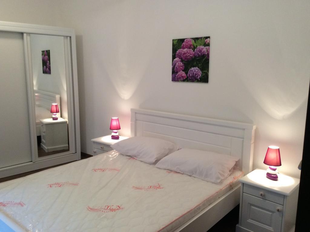Olive Terrace 3 *