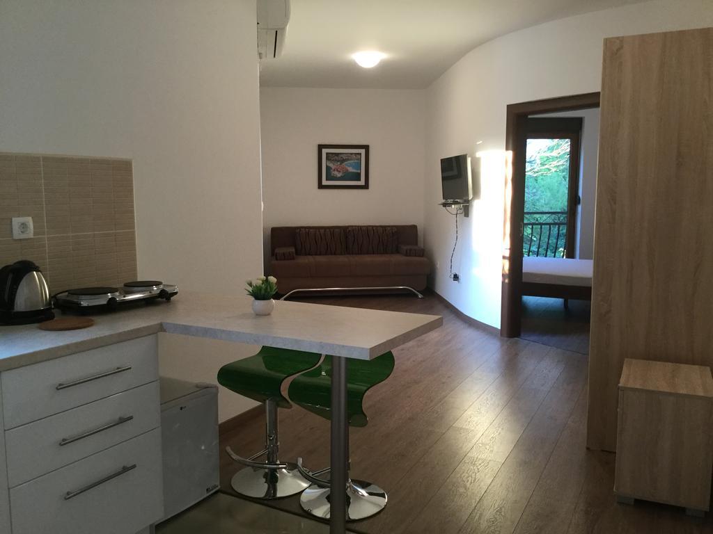 Olive Terrace 3 *