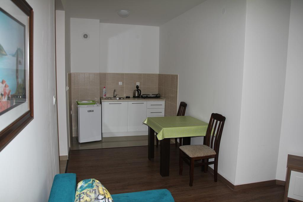 Olive Terrace 3