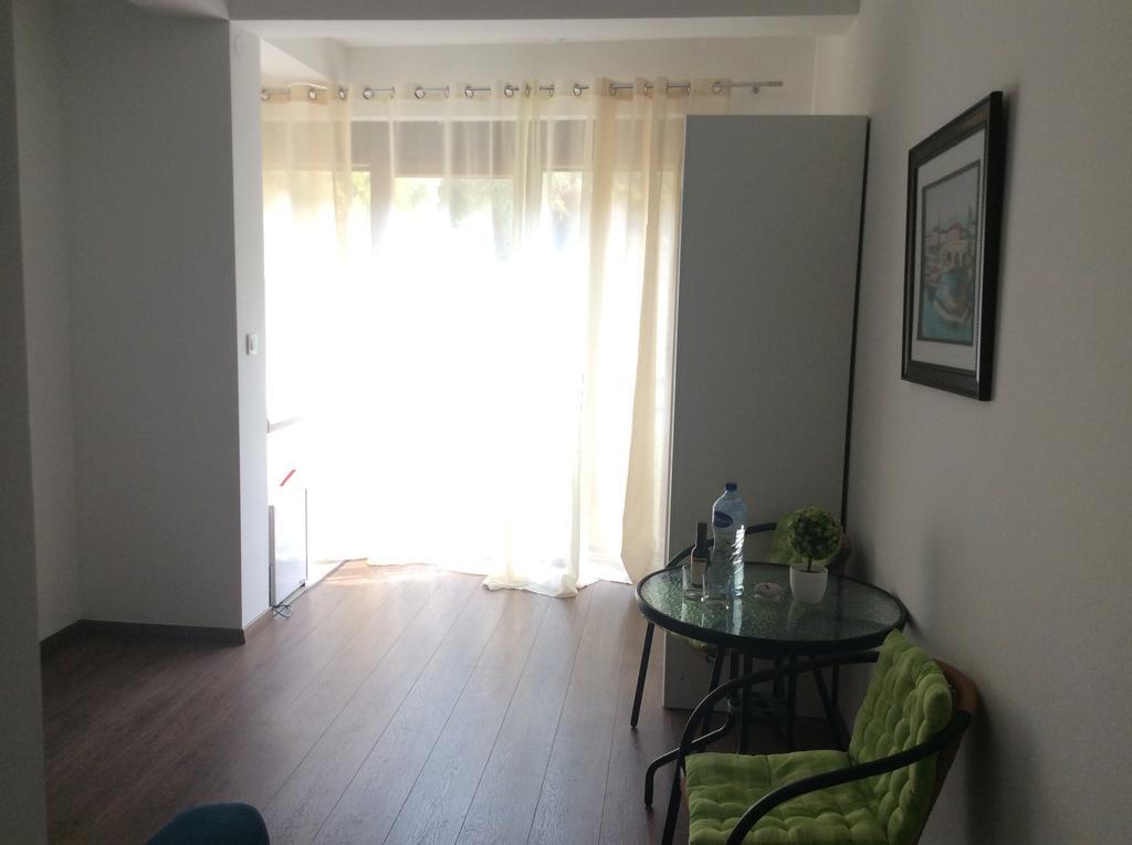 Olive Terrace 3 *
