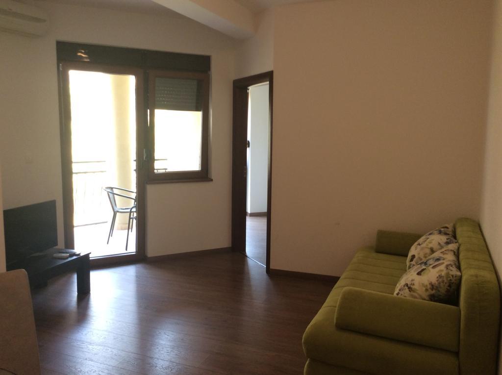 Olive Terrace 3 *